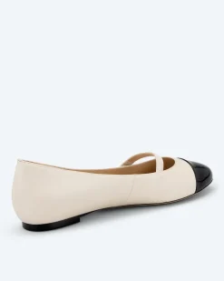 Ballerina mit Lackspitze