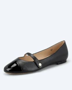 Ballerina mit Lackspitze