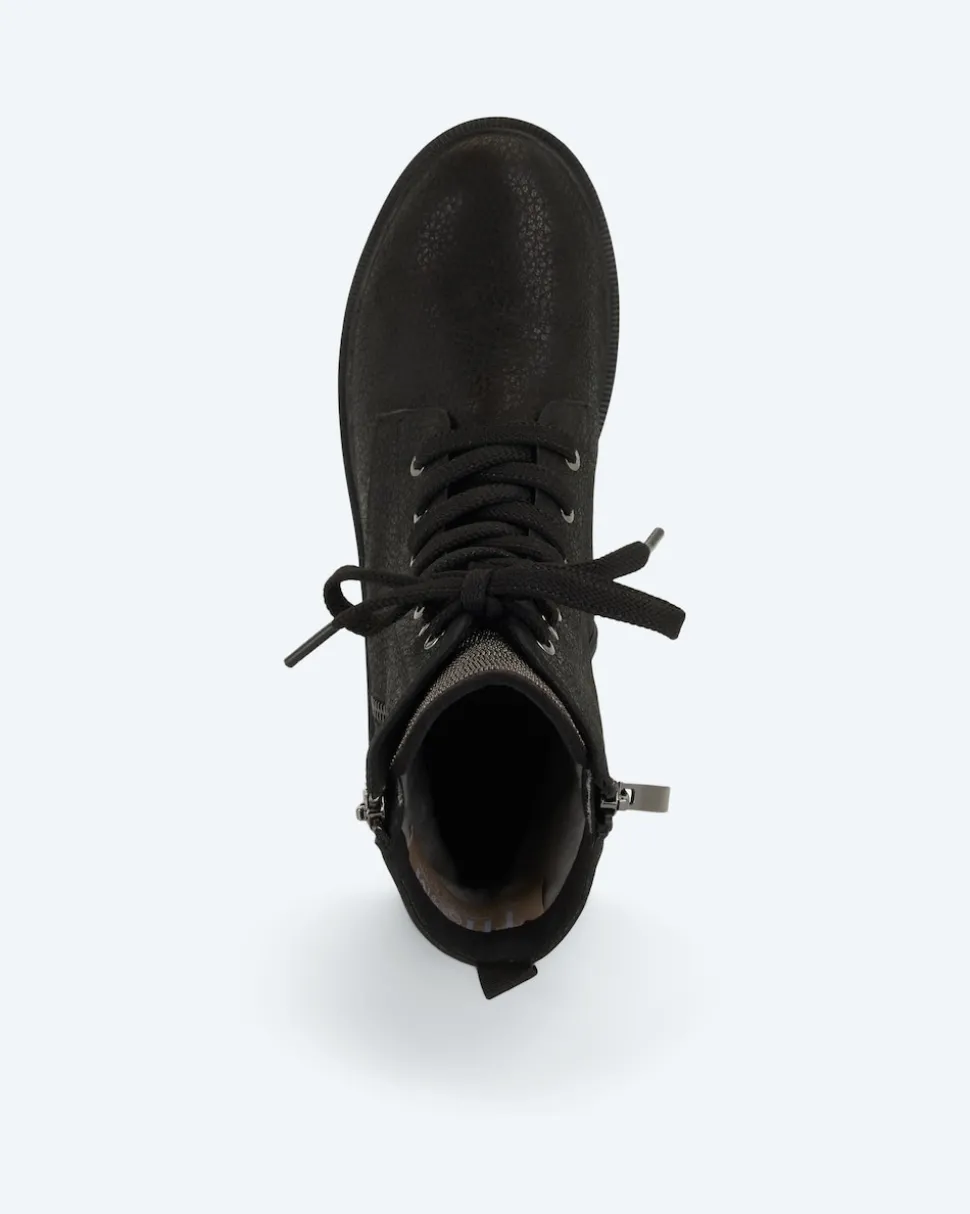 Boot mit Schnürung