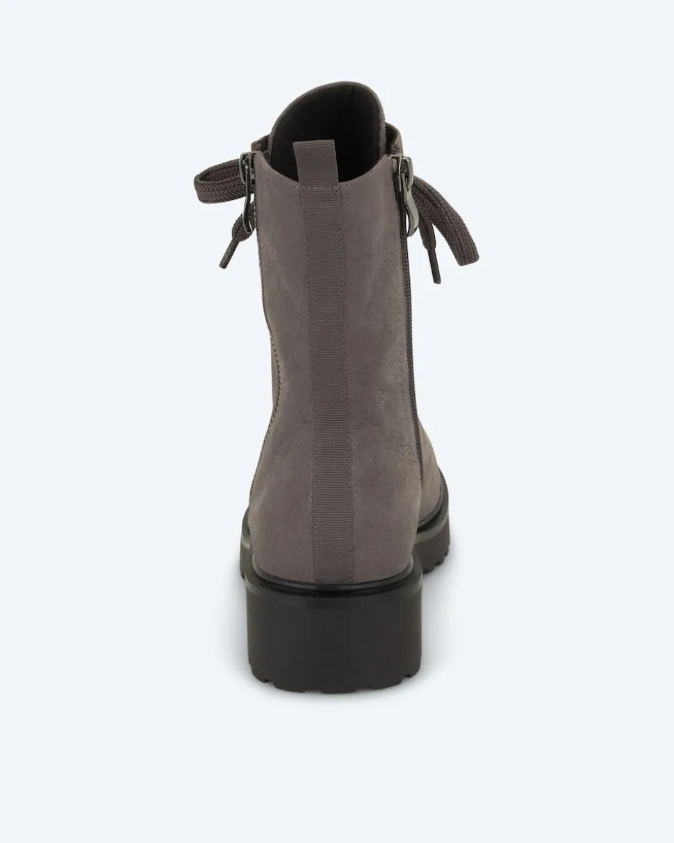 Boot mit Schnürung