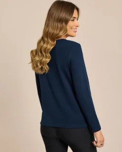 Feinstrick-Shirt mit dekorativem Rundhalsausschnitt