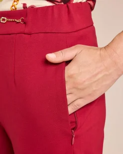 Hose mit Kettendeko am Bund