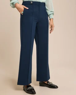 Hose mit Knopfdetail