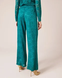 Hose mit Spitze
