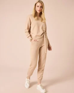 Hose und Pullover mit Bindedetail