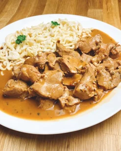Kalbsragout in Kräuterrahmsoße