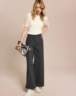 Marlenehose mit zwei Knöpfen