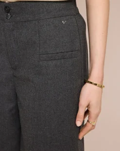 Marlenehose mit zwei Knöpfen