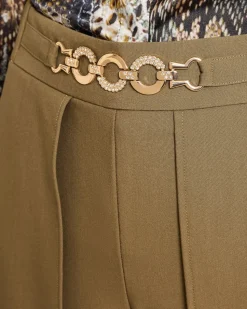 Modische Hose mit Dekoelement