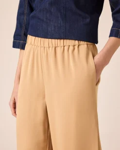 Schlupfhose mit ausgestelltem Bein