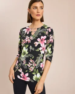 Shirt mit Kettendeko am Ausschnitt