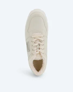 Sneaker mit Fellimitat