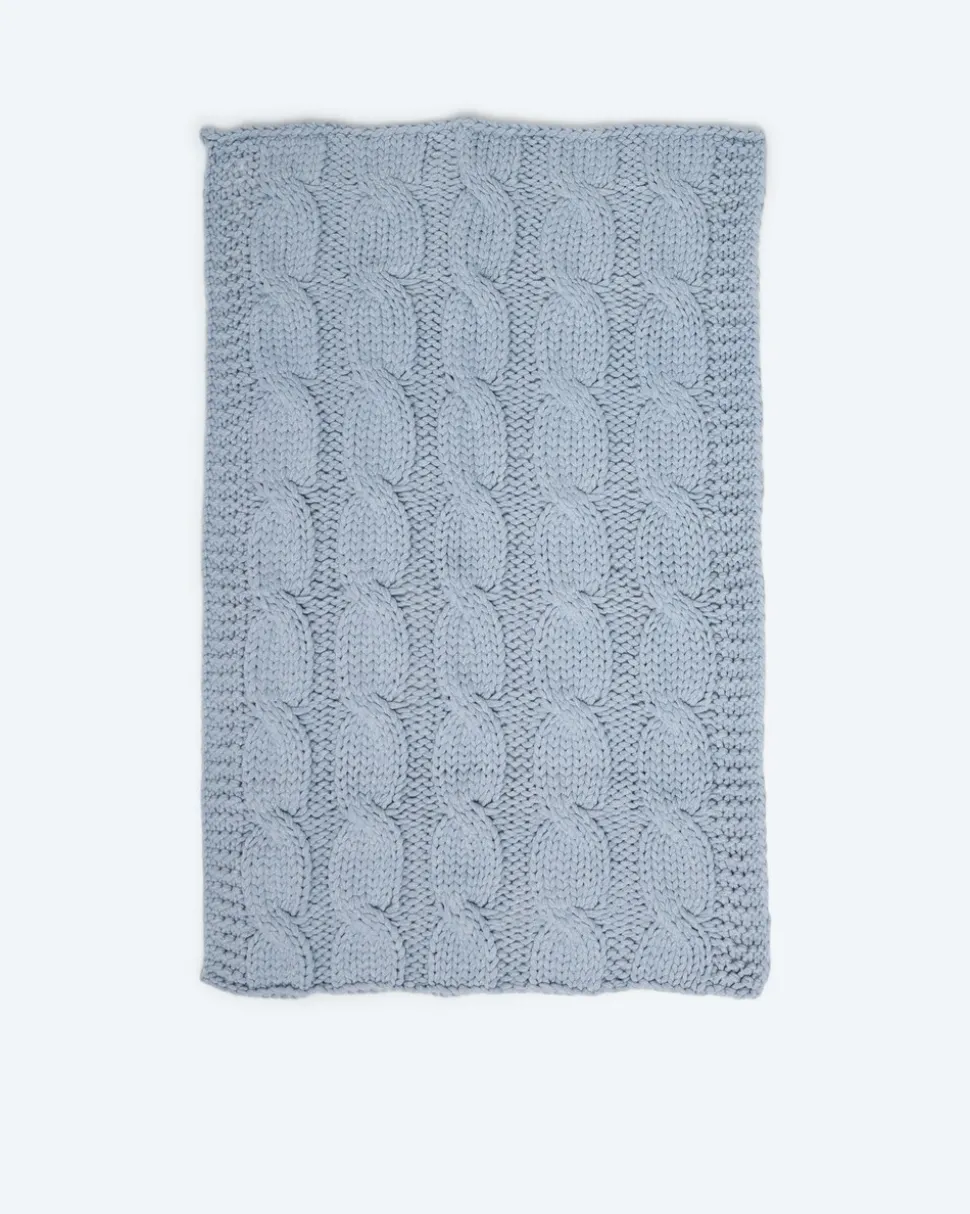 Strick-Wohndecke mit Zopfmuster