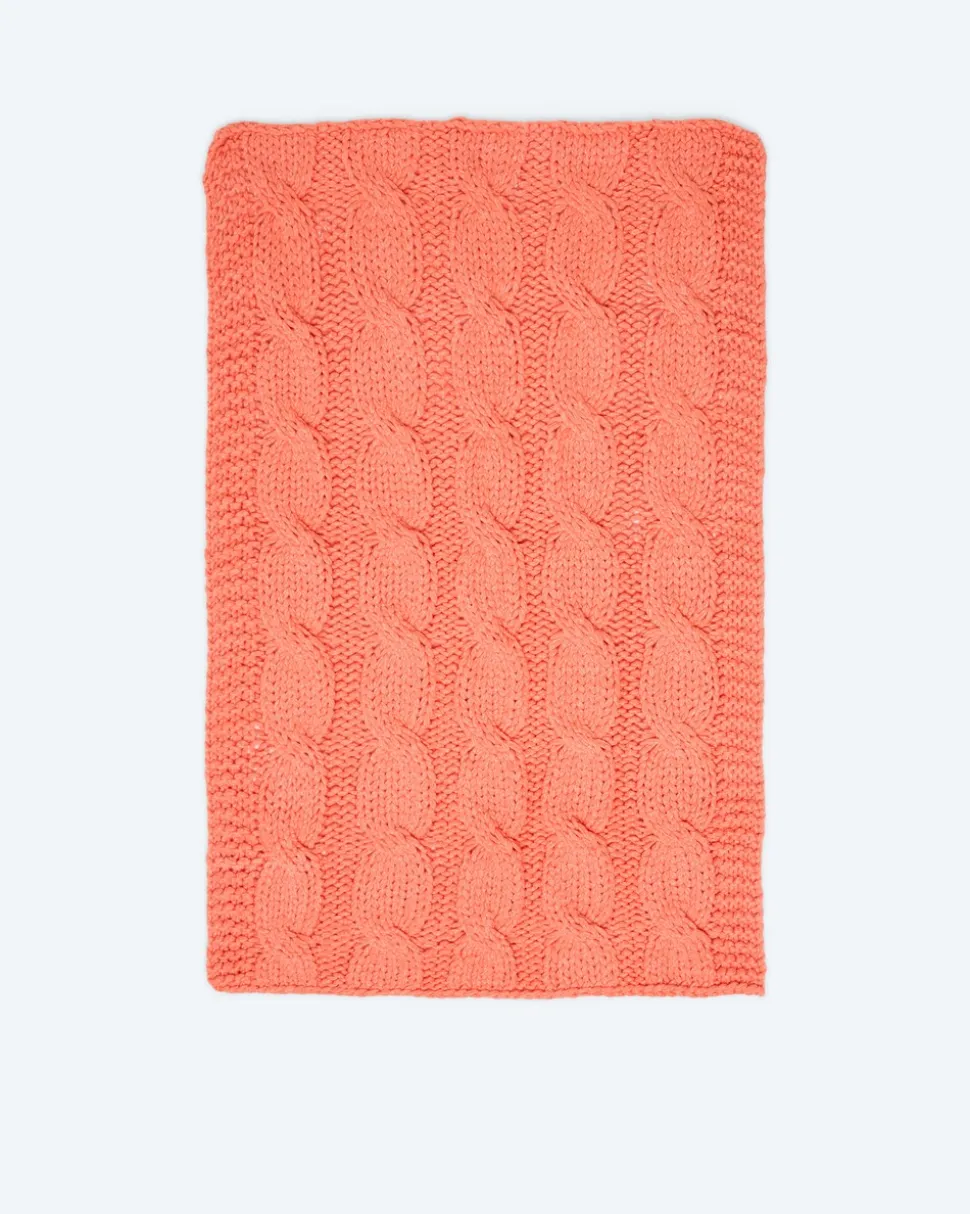 Strick-Wohndecke mit Zopfmuster