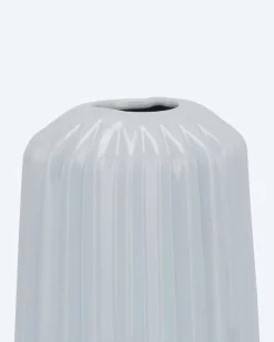 Vase im Streifendesign